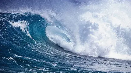  کاغذ دیواری ویندوز از سونامی با امواج کف آلود در سطح اقیانوس