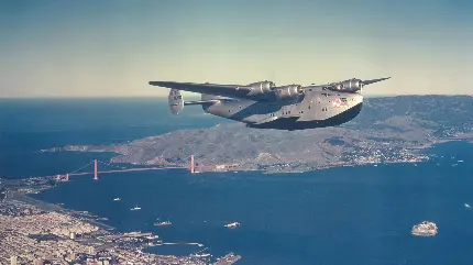 نمای شاهکار هواپیما جنگی غول پیکر آمریکا بر فراز دریا