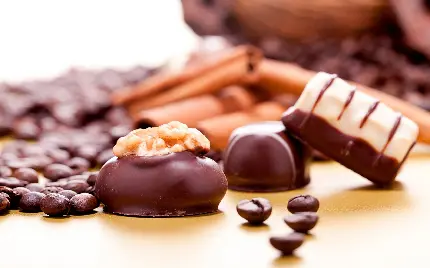 عکس شکلات با تزئینات کرم کاکائو و گردو برای چاپ پوستر و بنر