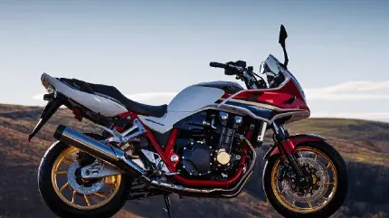 عکس موتورسیکلت تماشایی Honda CB1300 در دل طبیعت