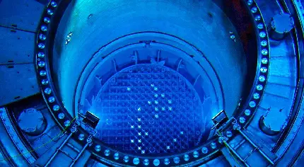 تصویر جدیدترین تکنولوژی در راکتور هسته ای بزرگ استوانه ای