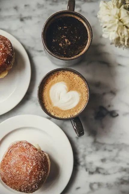 عکس لاکچری قهوه و دونات برای بنر کافه ها 