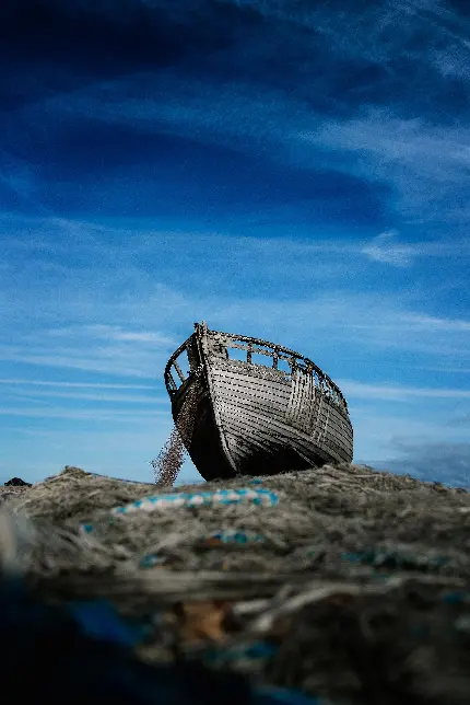 زیباترین تصویر زمینه قایق روی خشکی از نمای نزدیک برای موبایل