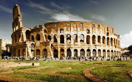 عکس بنای تاریخی کولوسئوم یا آمفی تئاتر فلاوین در شهر زیبای رم
