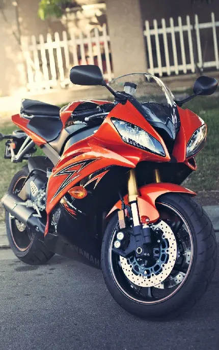 دانلود تصویر استوک موتور سیکلت سنگین خارجی با رنگ قرمز 