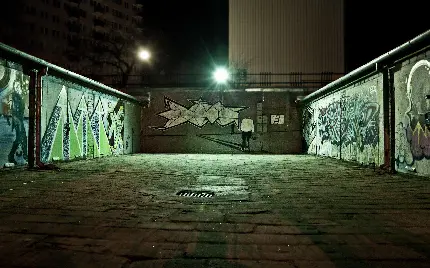 عکس ترسناک نقاشی های دیواری سبک گرافیتی جالب و دیدنی در شب 