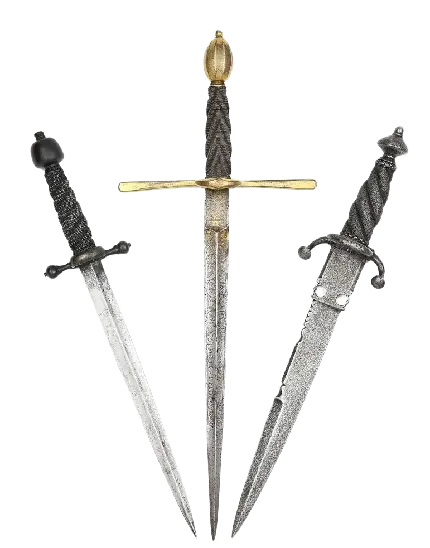 تصویر سه شمشیر قدیمی حکاکی شده به رنگ نقره ای با فرمت png