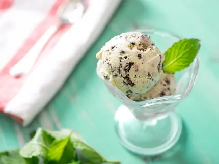 تصویر بستنی نعنایی لاکچری با کیفیت عالی برای دکوراسیون کافه بستنی