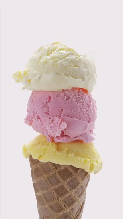 عکس پروفایل بستنی قیفی چند طبقه با سه طعم متفاوت میوه ای