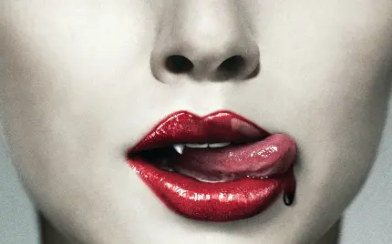 عکس ترسناک لب و دندان های به رنگ خون در دختر خون آشام