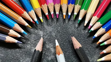 بکگراند فوق العاده زیبا از مداد رنگی های عالی