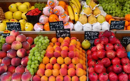 دانلود رایگان تصویر هلو های شیرین در میوه فروشی و تره بار خارج