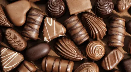 تصویر زمینه انواع مختلف شکلات های شکل دار برای بنر قنادی ها