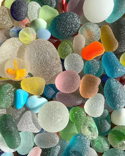 دانلود عکس استوک سنگ های شیشه ای رنگارنگ در ابعاد مختلف