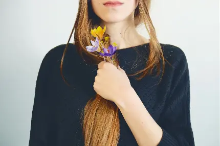 عکس پروفایل دخترونه اینستاگرامی با دسته گل کوچک رنگارنگ