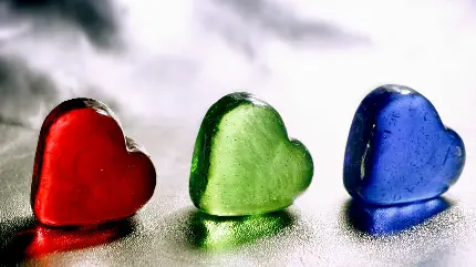 تصویر قلب های شیشه ای آبی سبز قرمز برای پروفایل گروه فامیلی