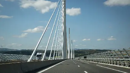 تصویر استوک بلندترین پل در جهان پل میلو در فرانسه