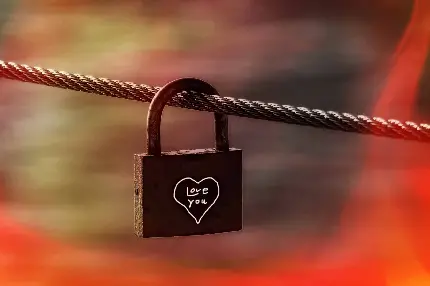 عکس پروفایل تماشایی قفل فولادی بسته شده به طناب با طرح قلب