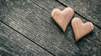 دانلود عکس پروفایل عاشقانه از دو قلب چوبی کوچک و ظریف 
