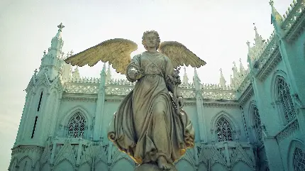 دانلود عکس مجسمه فرشته بال دار واقعی در خارج 