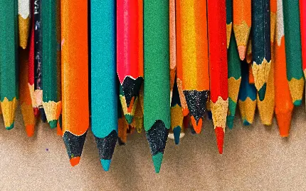 بکگراند جذاب و قشنگ از مداد رنگی های قشنگ با کیفیت عالی 