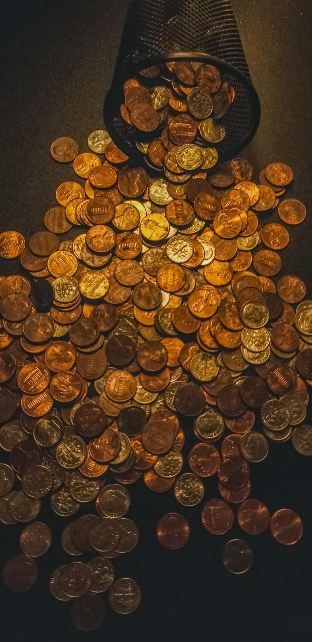 تصویر فول اچ دی full HD سکه های قدیمی طلا با بک گراند مشکی 
