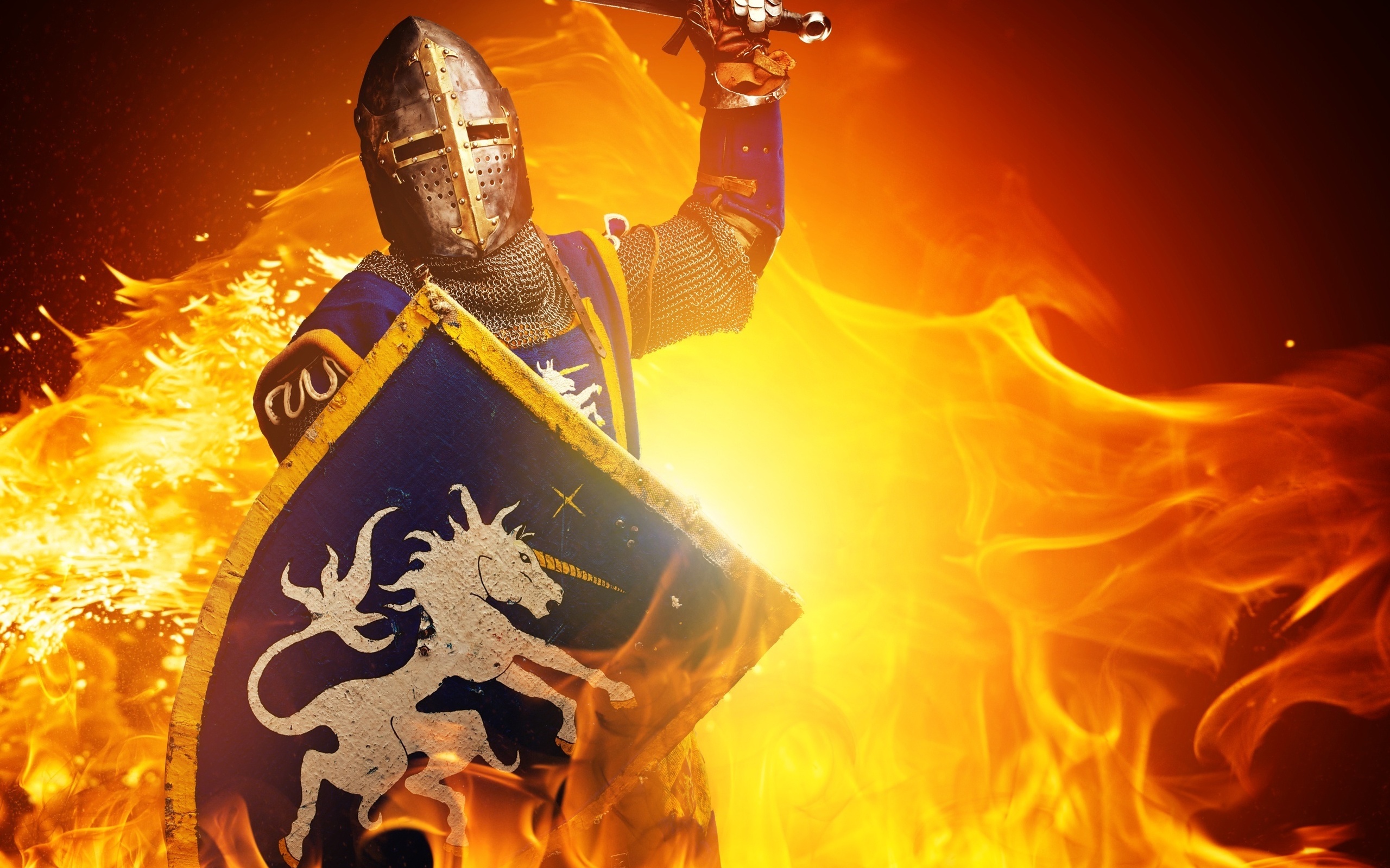 بکگراند خیالی فانتزی سرباز رومی با زره فولادی توری در میان شعله های آتش ویژه طرفداران اسطوره های رومی