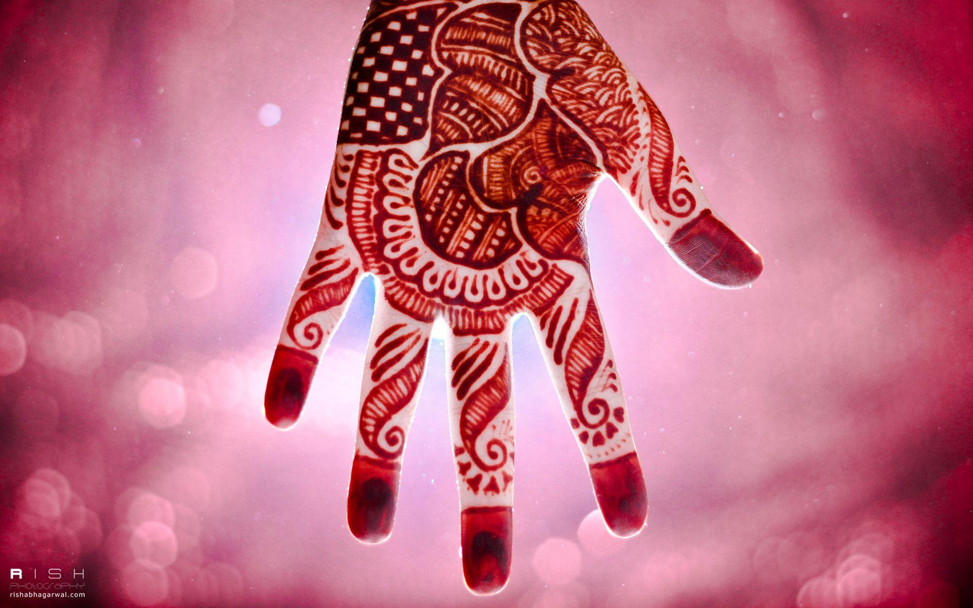 عکس مدل جذاب حنا کف دست با الگوی هندسی خاص ویژه در سنت هندی