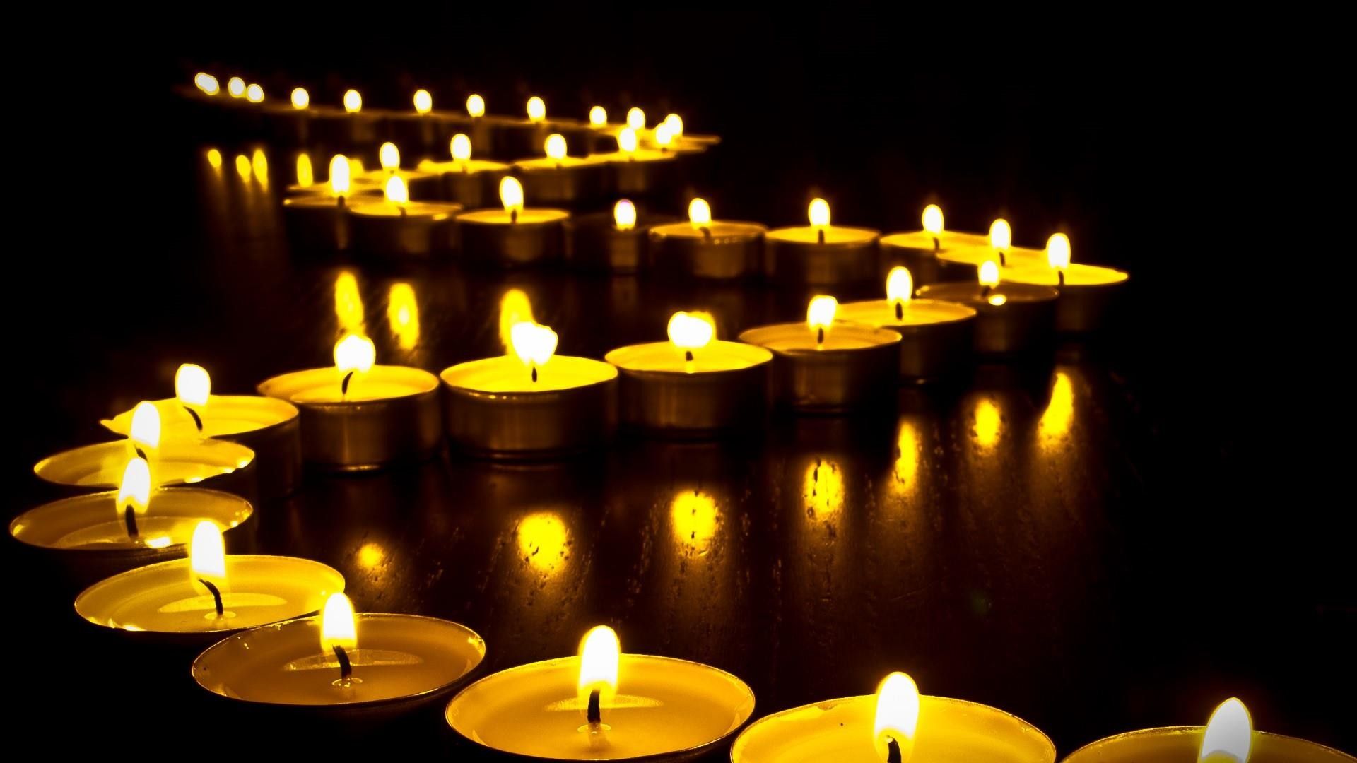 عکس پروفایل زیبا و دیدنی شمع های چیده شده روشن تسلیت بدون متن 
