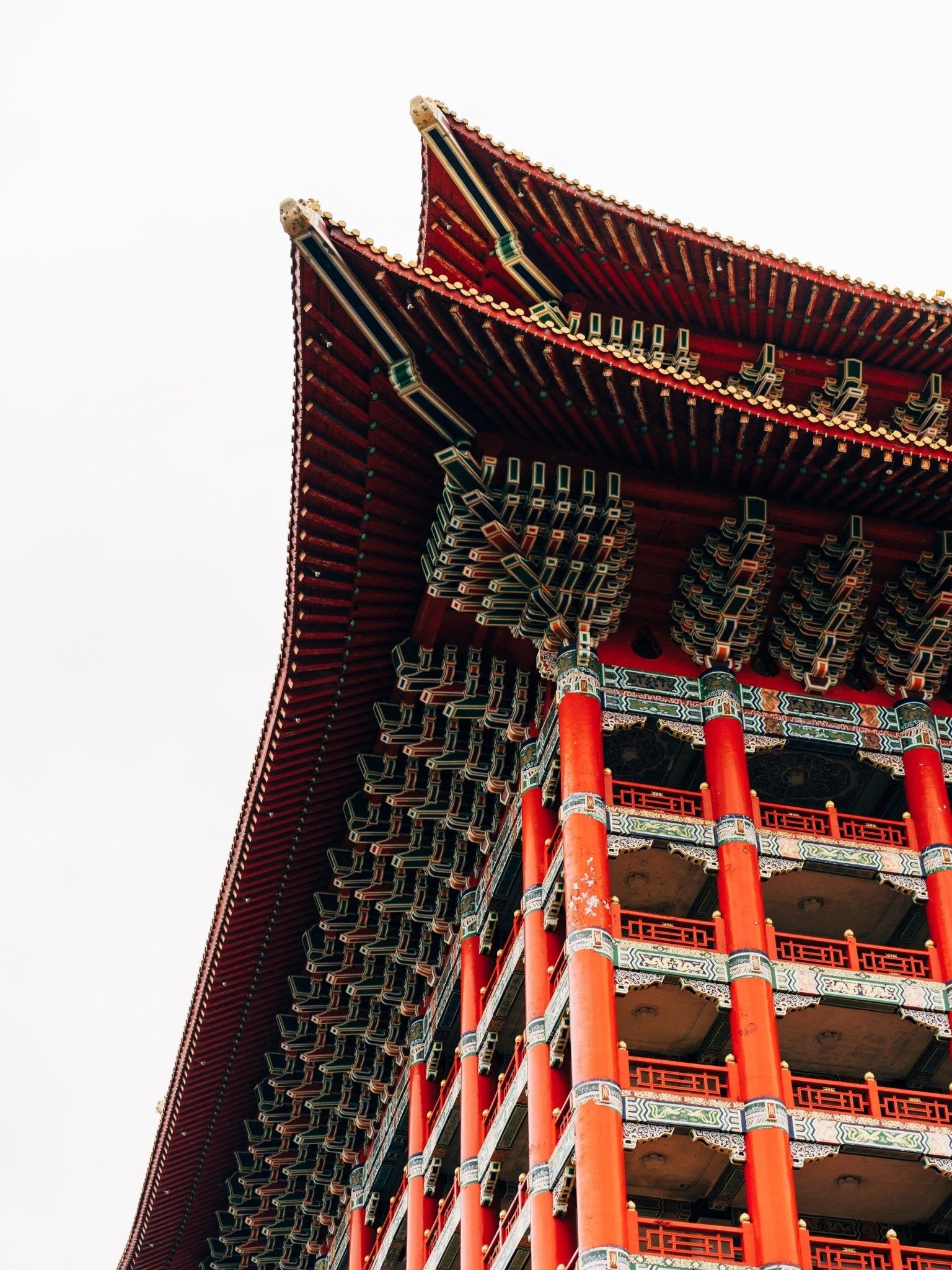 نمای تماشایی full hd از معماری تاریخی کشور چین با تم رنگی قرمز