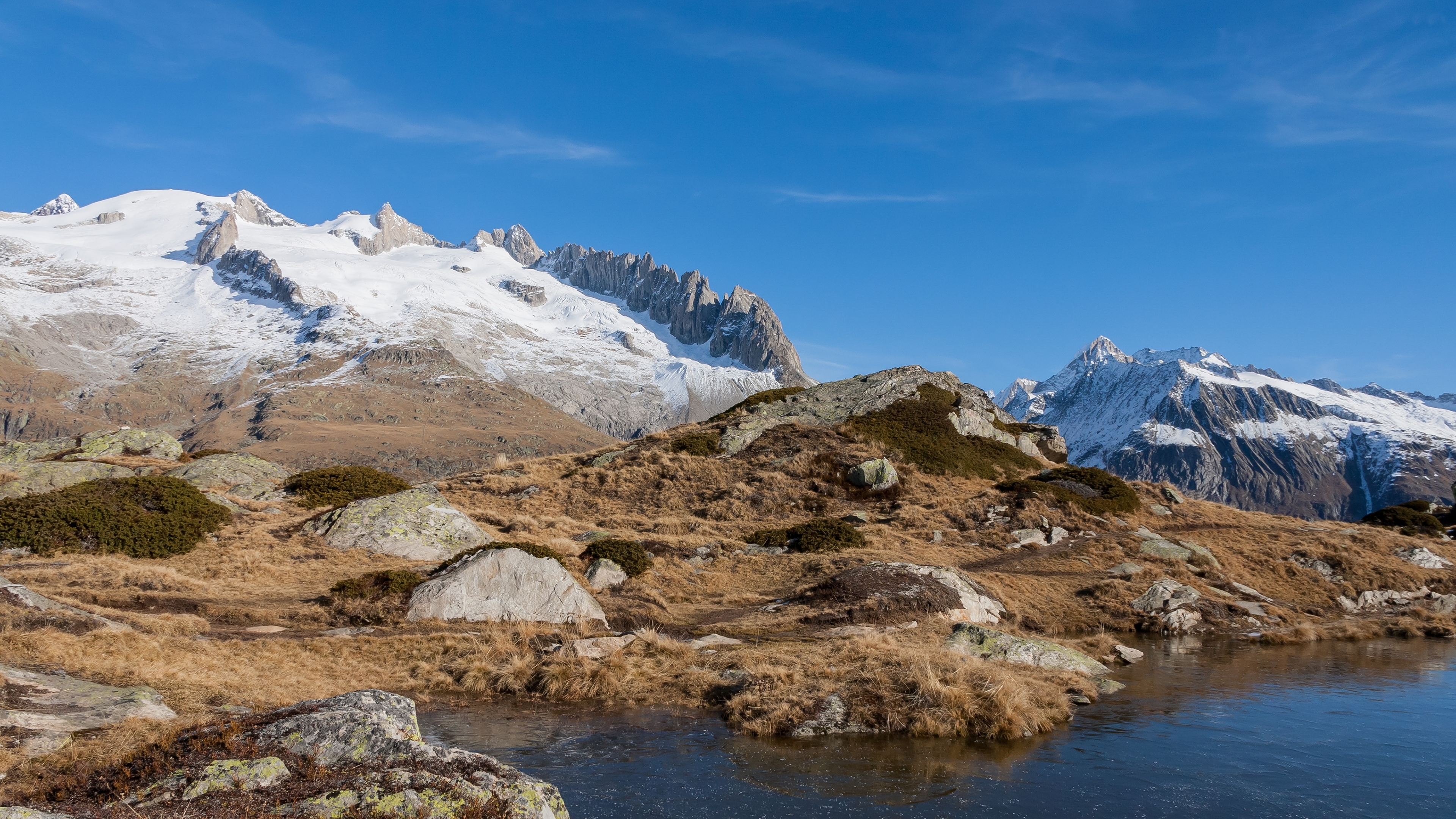 دانلود رایگان عکس چشمه در کوه خوش آب و هوا مخصوص طراحی دیجیتال