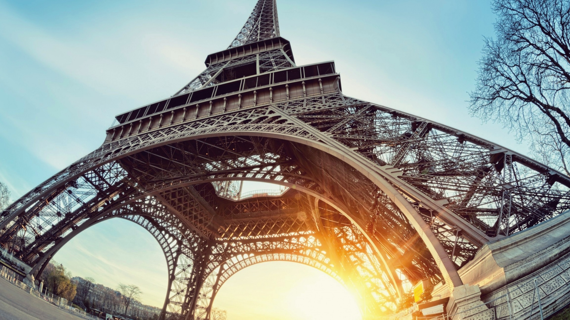 عکس خیلی خوشگل و زیبا از برج ایفل در فرانسه شهر پاریس 