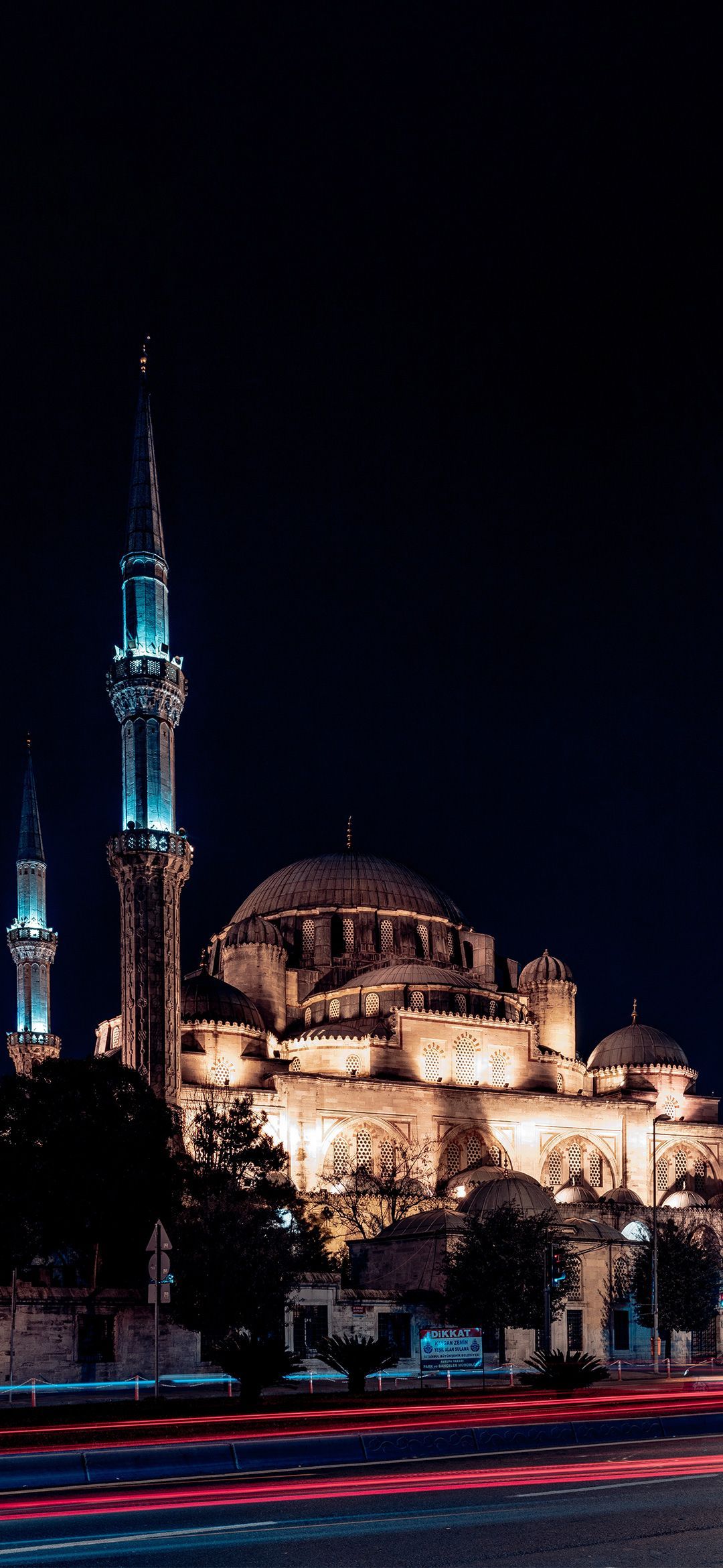 والپیپر منحصر به فرد از مسجد زیبا با چراغ های روشن 