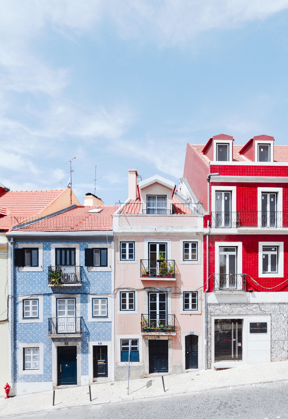 تصویر ساختمان های رنگارنگ و مدرن شهر استانبول ترکیه 