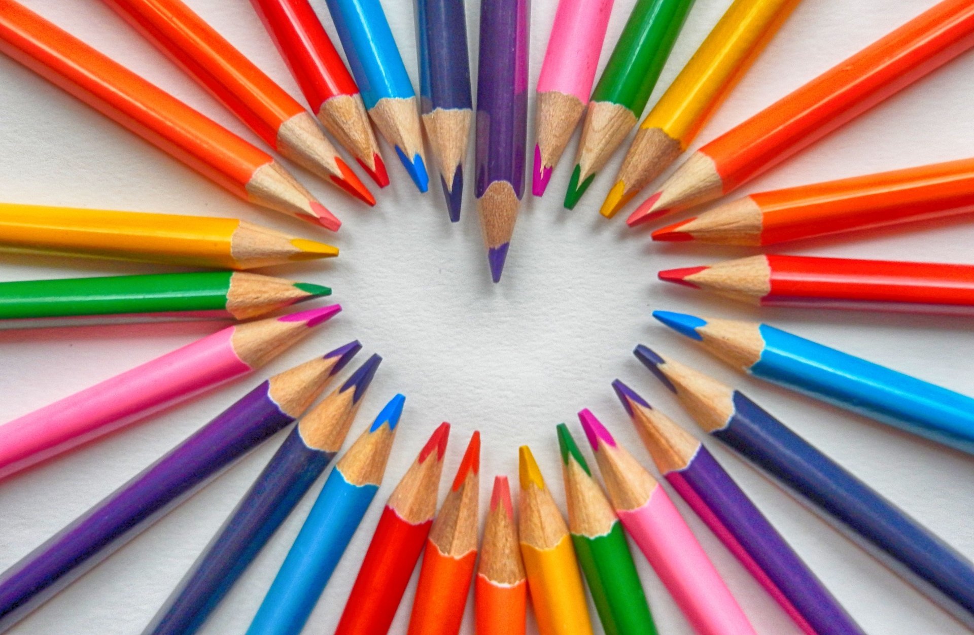 والپیپر فوق العاده زیبا از مداد رنگی مارک آریا آرتیست