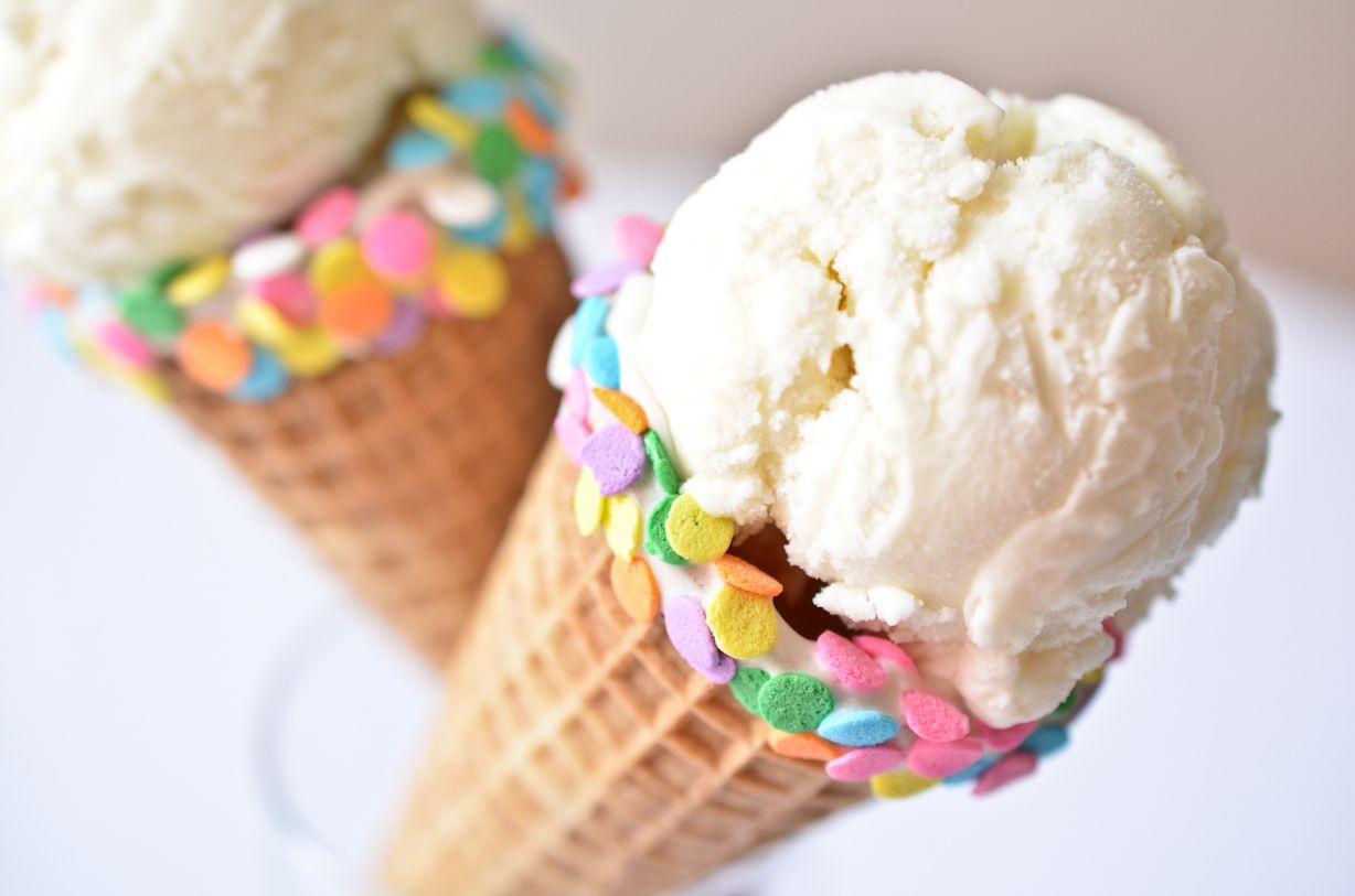 خوشگل ترین پوستر تبلیغاتی بستنی قیفی مناسب فروش در Instagram