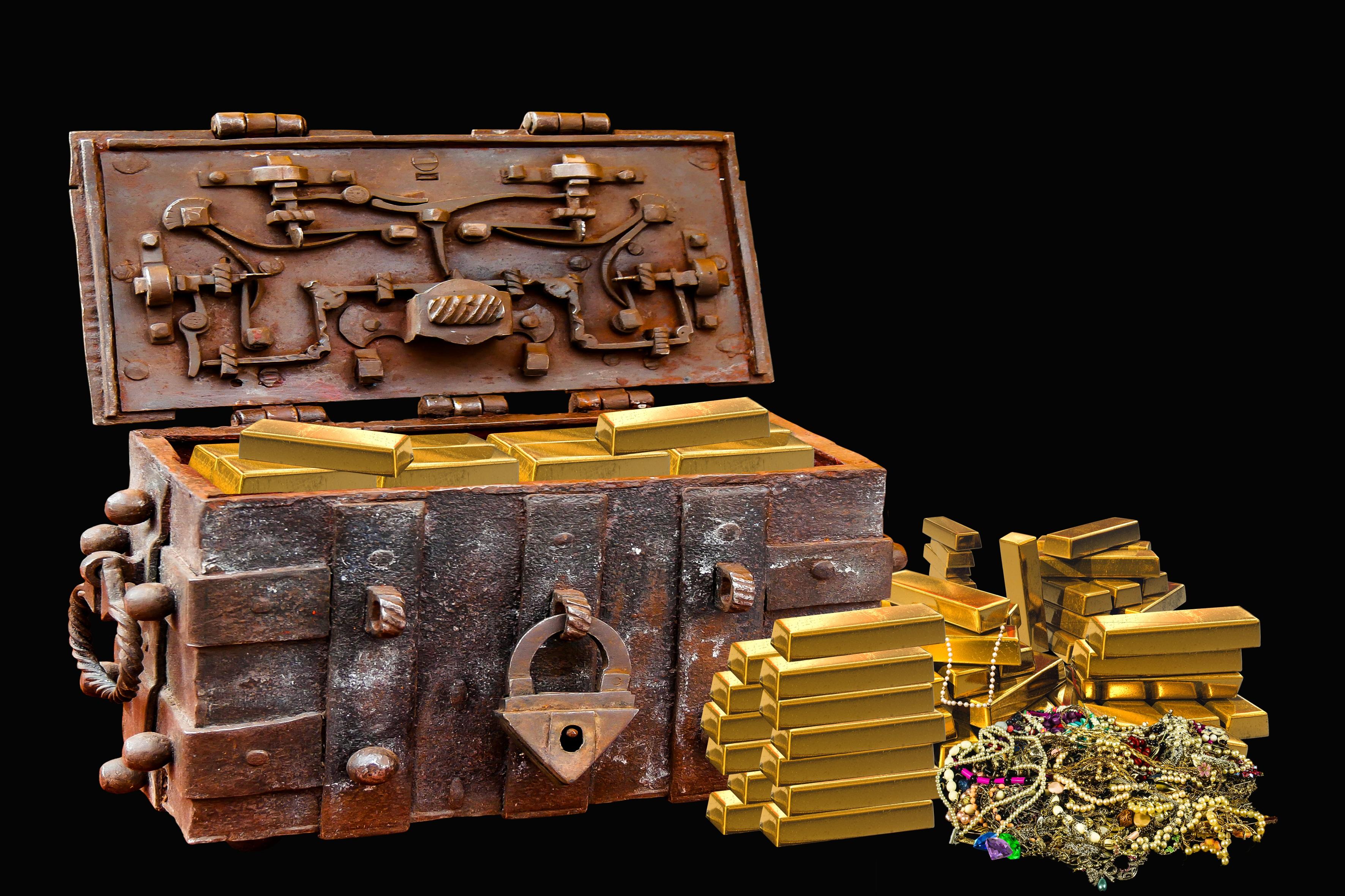 عکس صندوقچه شمش طلا و زیورآلات با الگوهای پیچیده باستانی و علائم مخفی
