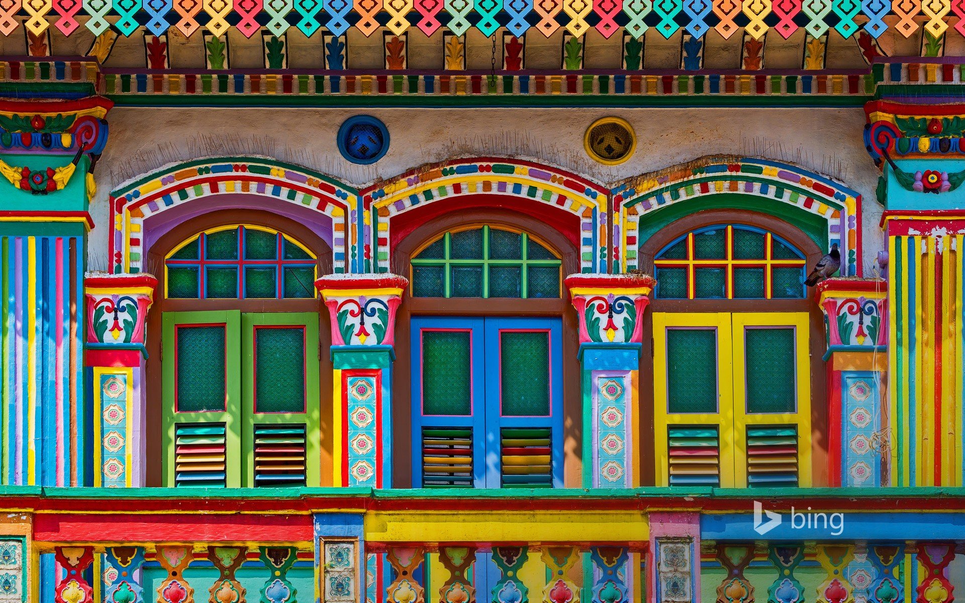 دانلود عکس معماری سنتی اروپایی در ساختمان رنگی رنگی 