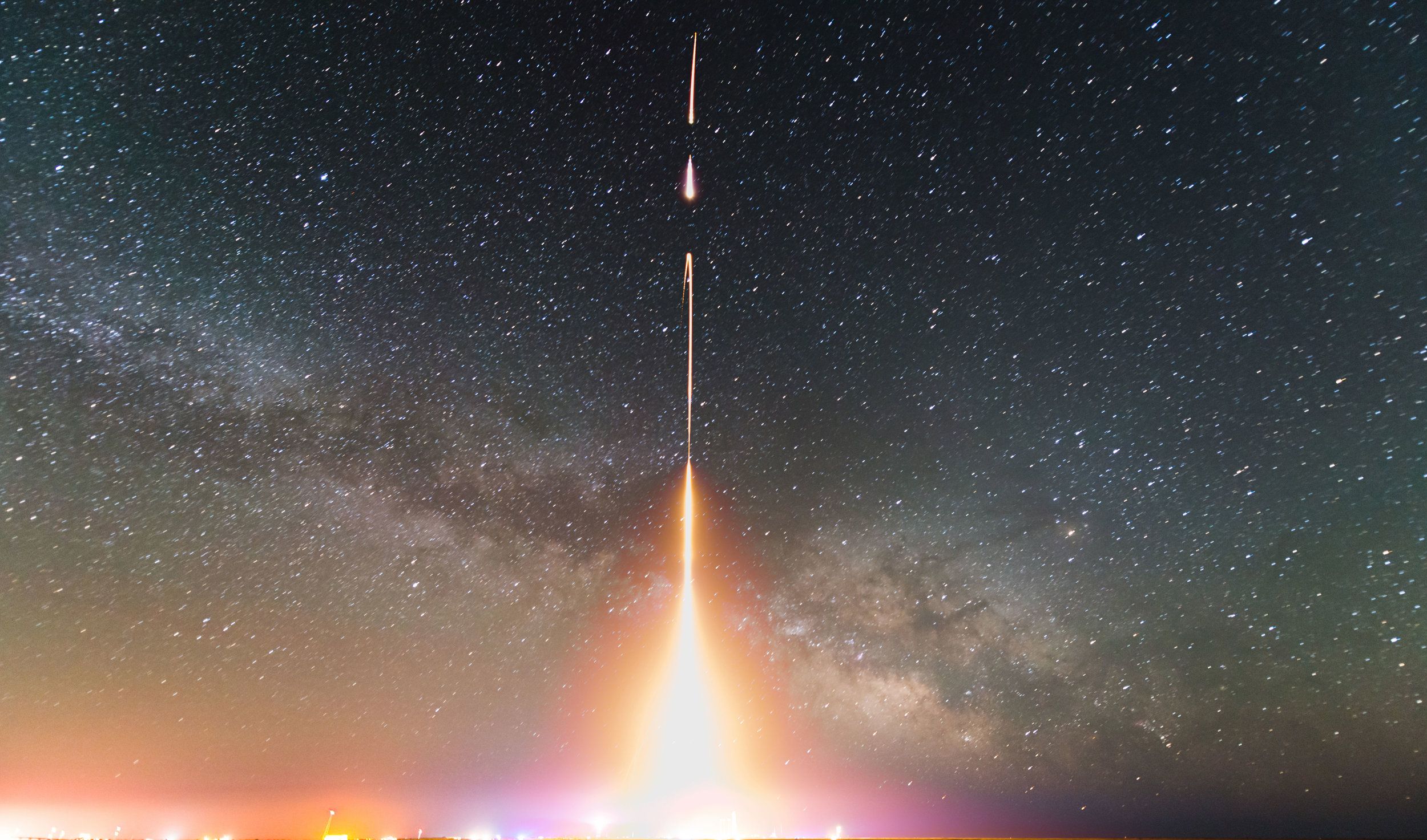 تصویر خارق العاده از آزمایش و پرتاب موشک واقعی به فضا 