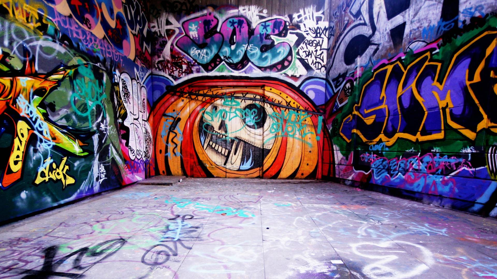 دانلود عکس نقاشی دیواری فانتزی رنگارنگ با طرح های ترسناک و کیوت 