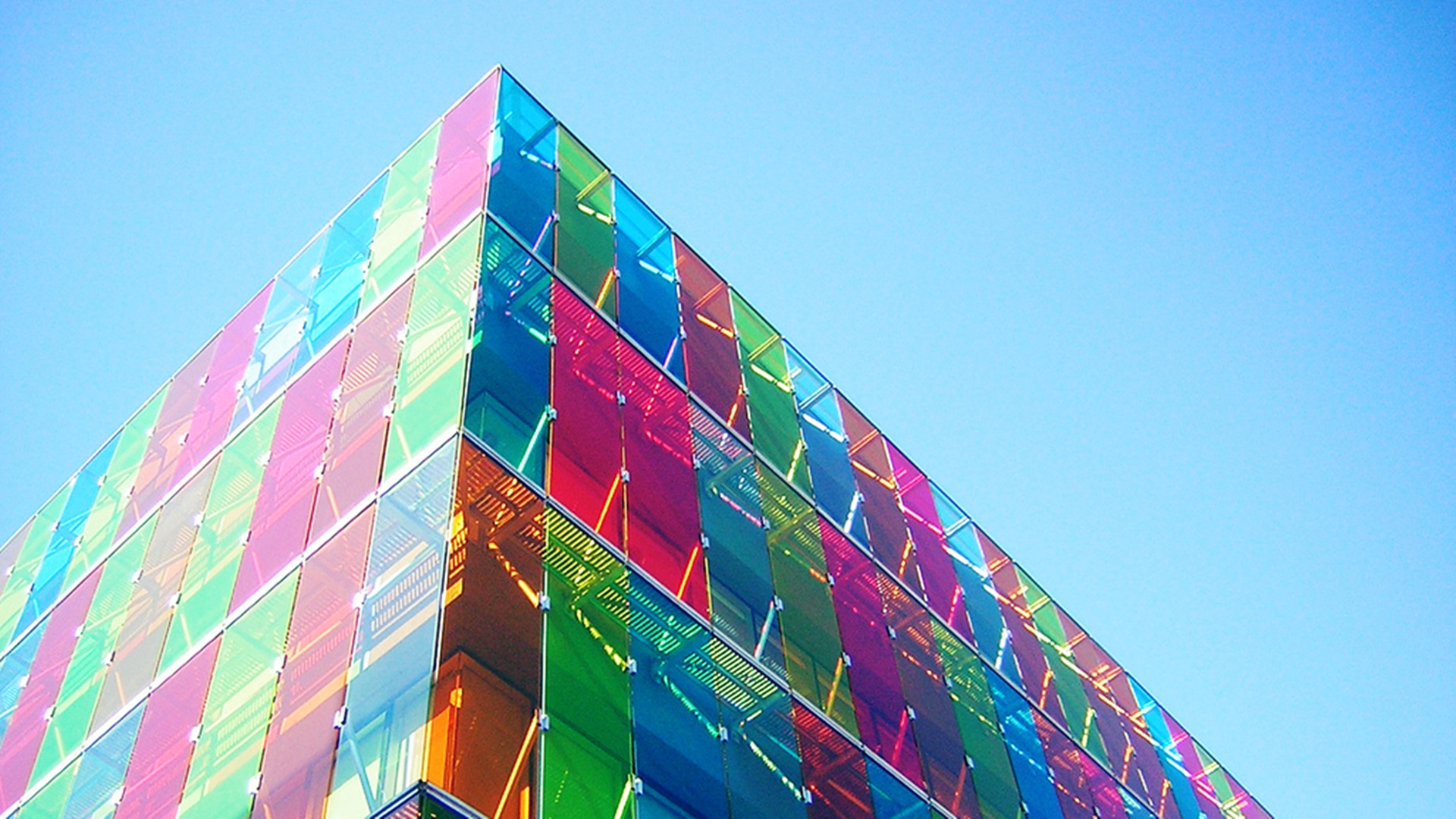 باکیفیت ترین عکس ساختمان بلند با شیشه های رنگی Full HD 