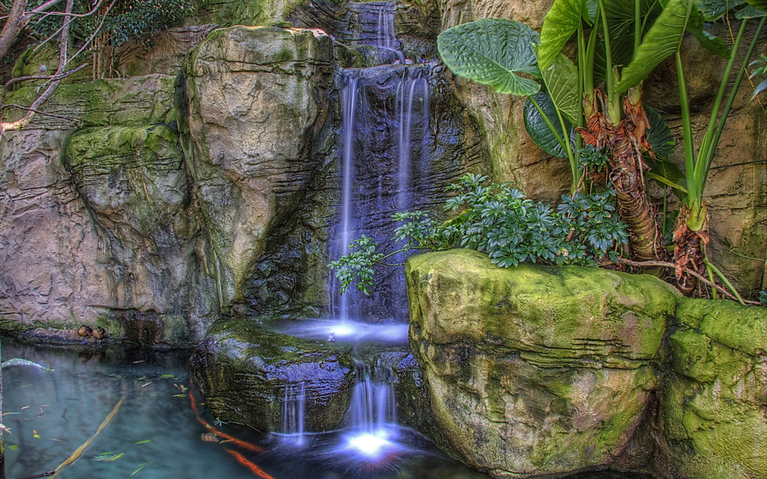 تصویر شگفت انگیز از آبشار تخیلی و طبیعت منحصر به فرد