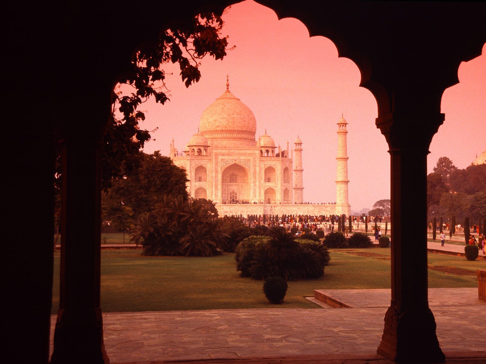 تصویر بنای تاج محل کشور هند یکی از عجایب هفتگانه جدید جهان