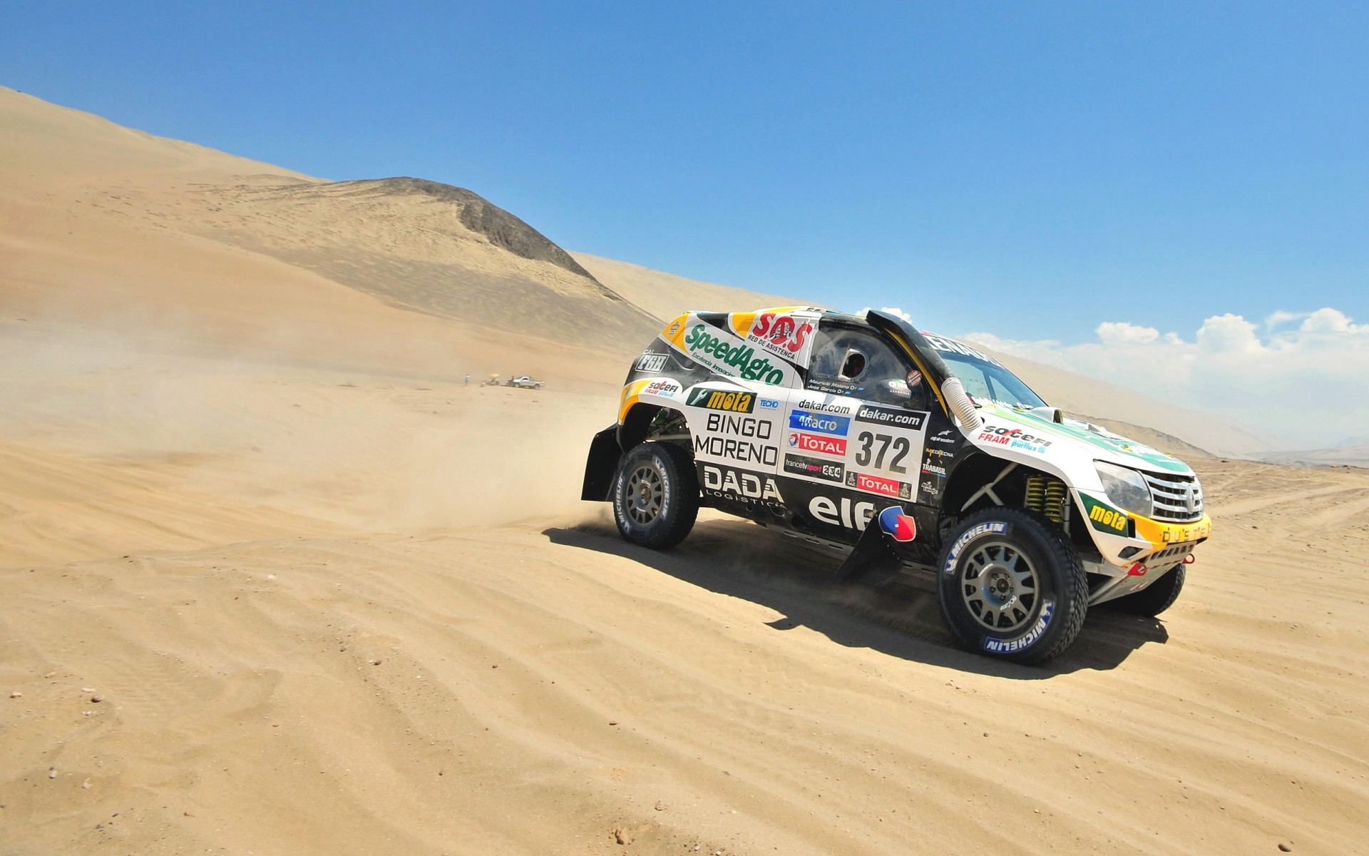 تصویر ماشین باحال شاسی بلند در مسابقه رالی داکار صحرا با کیفیت فول اچ دی