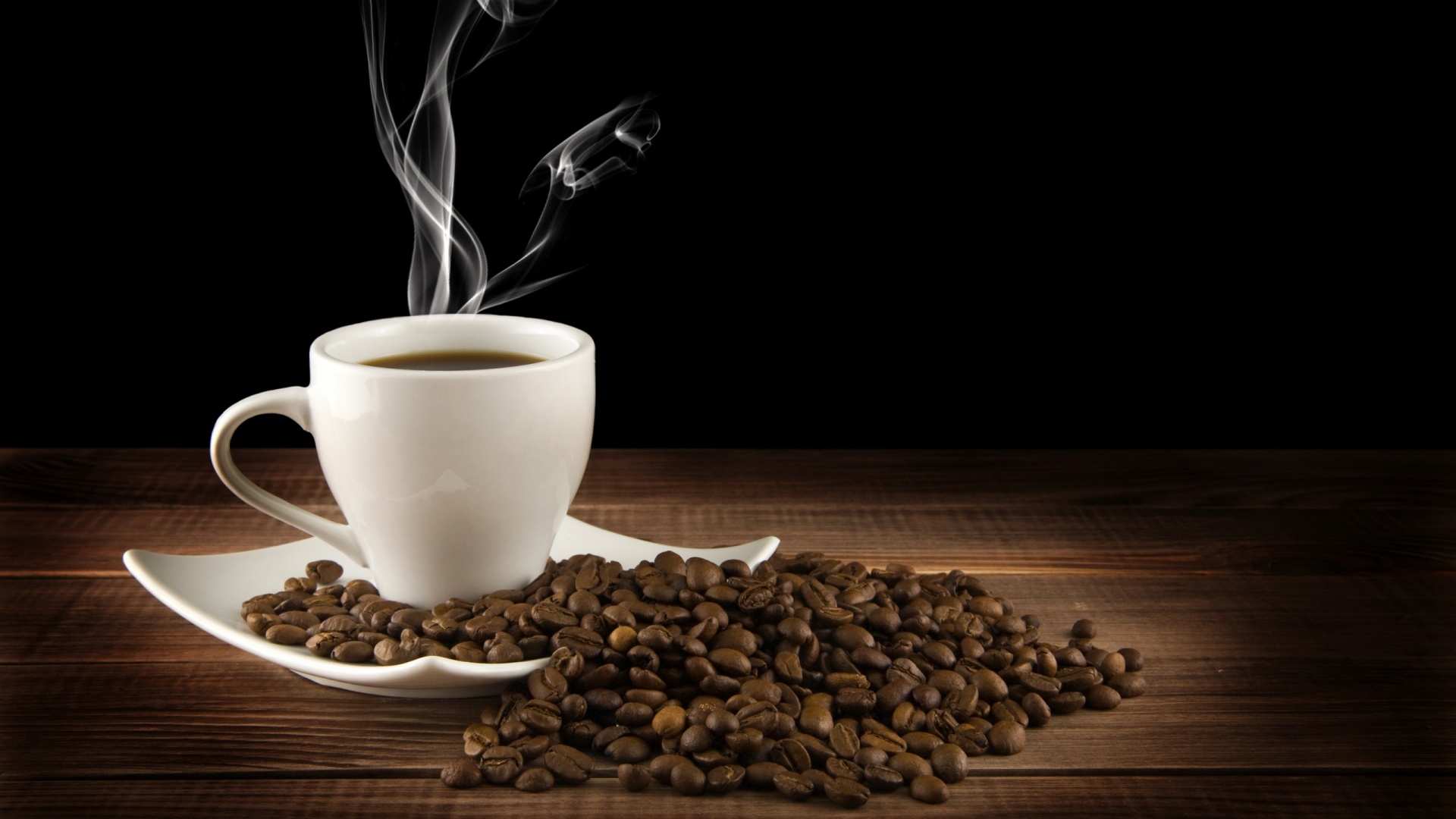 مدرن ترین تصویر از فنجان قهوه با بک گراند تیره 