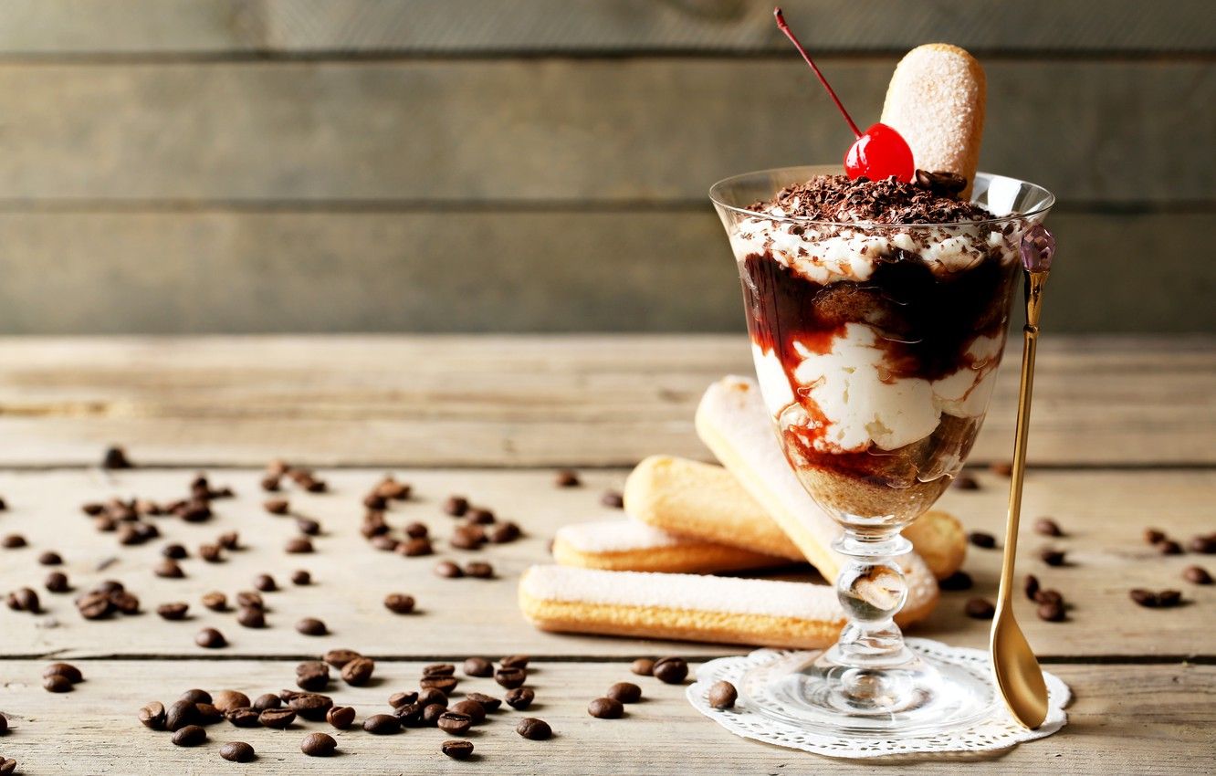عکس جالب از بستنی شکلاتی و گیلاسی با کیفیت بالا 