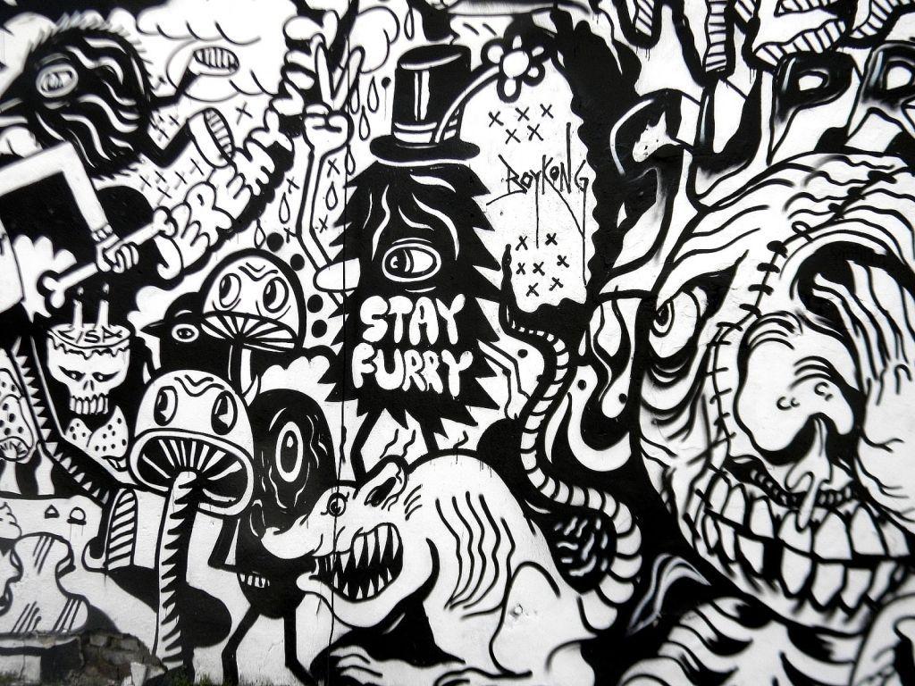 دانلود عکس واقعی نقاشی دیواری سیاه سفید با طرح های فانتزی و ترسناک 