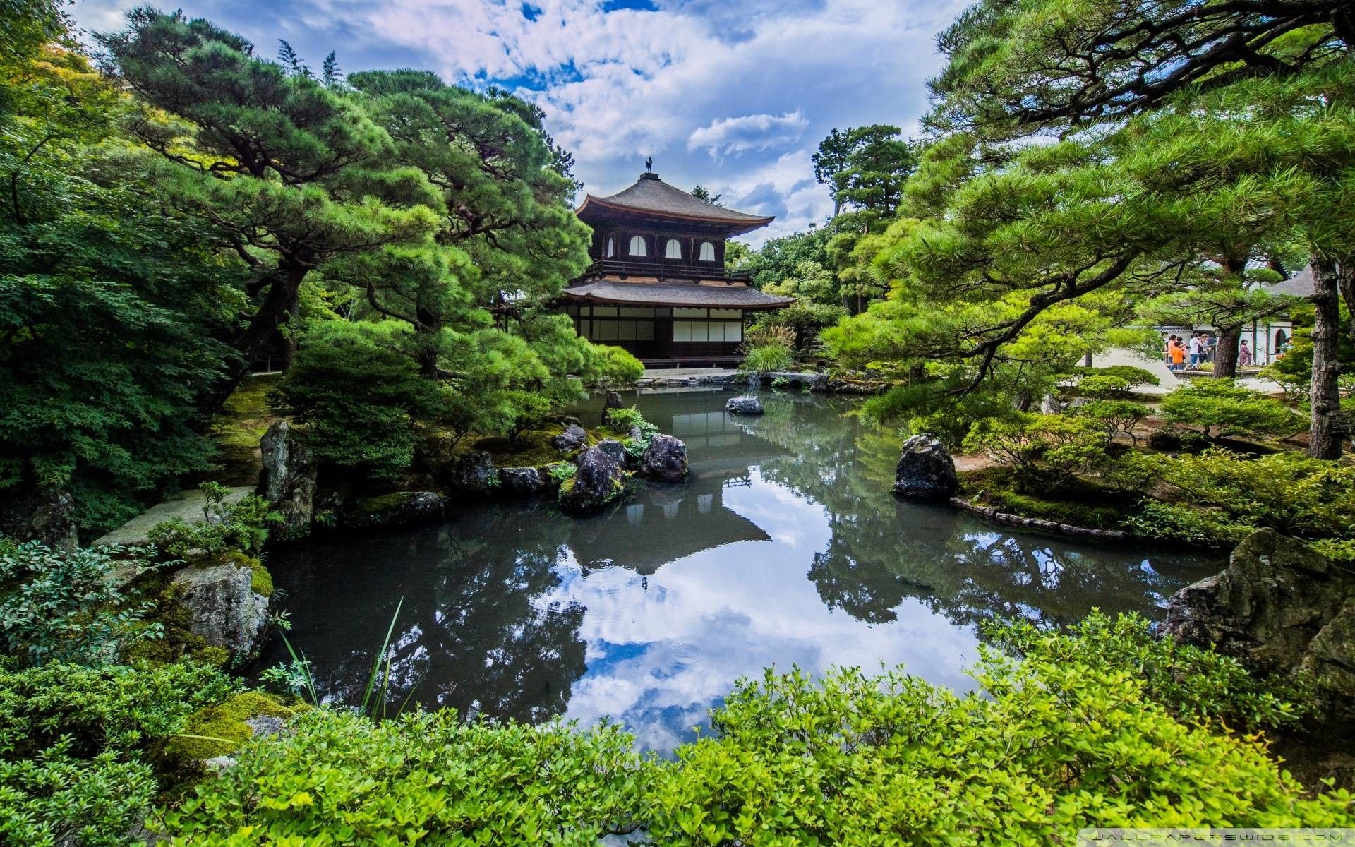 صفحه زمینه خوشگل لپ‌تاپ با طرح طبیعت سرسبز باغ ذن در کشور ژاپن