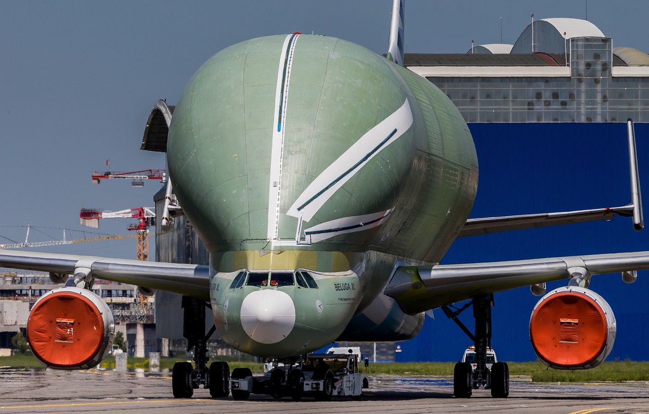 عکس غول پیکر ترین هواپیمای ترابری جهان به رنگ سبز