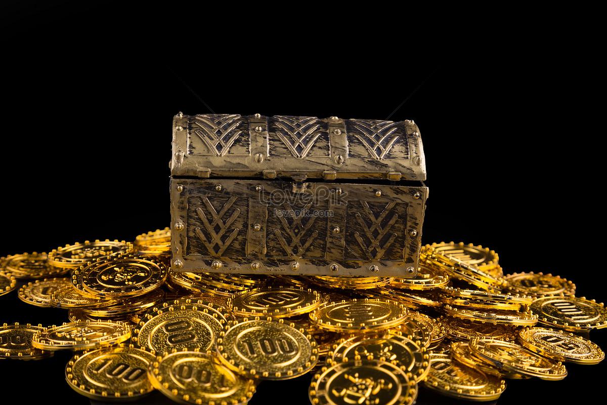 والپیپر سکه های طلا درون صندوقچه گنج واقعی با طرح فانتزی و عجیب قدیمی